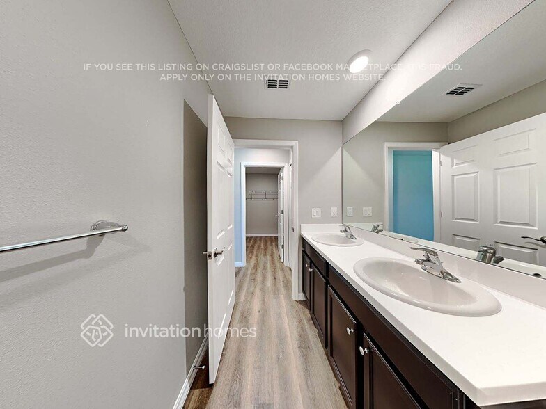 Building Photo - 1227 SW 7th Ct
