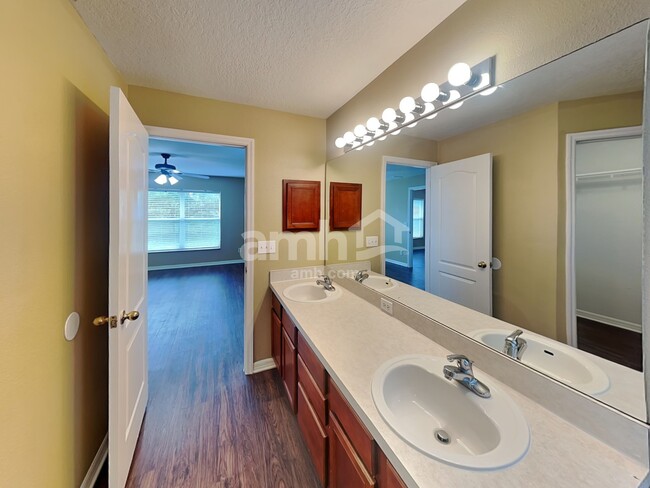 Building Photo - 1204 Mt McKinley Ct