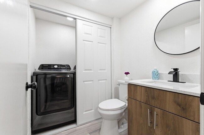 Building Photo - 1424 14th Terrace