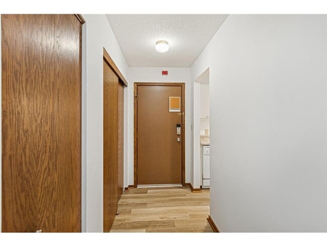 Building Photo - AVAILABLE NOW - Gorgeous 2 BR, 2 BA Condo,...