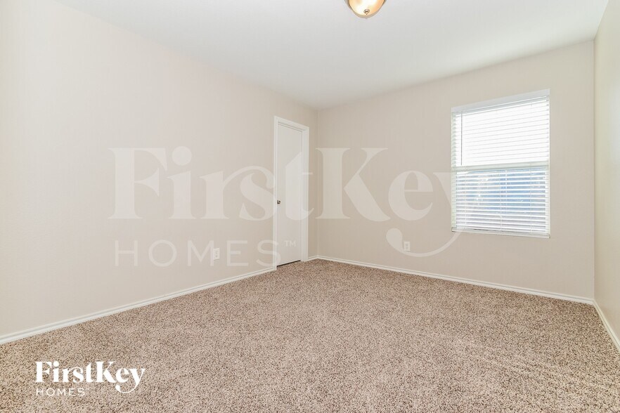 Building Photo - 2801 Spencer Cir
