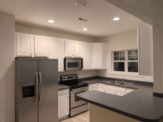 Building Photo - 34673 Villa Cir