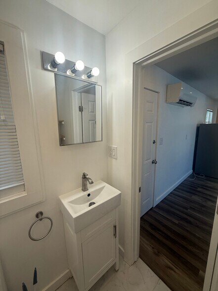 Building Photo - 6 Marlyn Dr