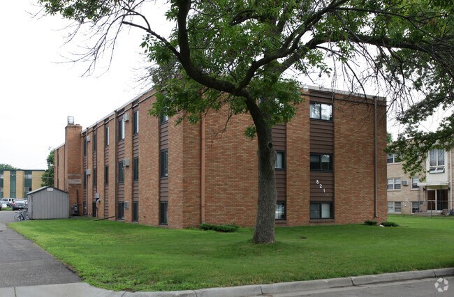 Building Photo - CMM Aquila Flats 8216 W 31st St.