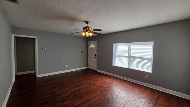 Building Photo - 936 E Shadowlawn Ave