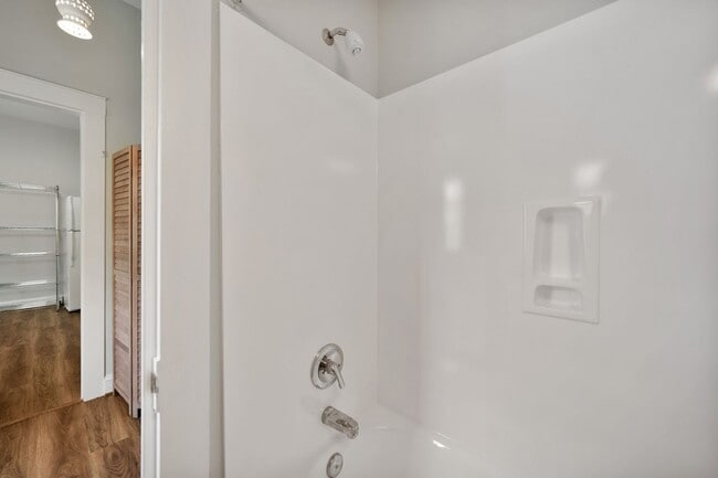 Building Photo - Totally Updated 3 Bed 1 Bath in Old West D...
