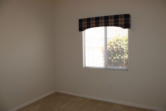 Building Photo - 5812 Sandlewood Way