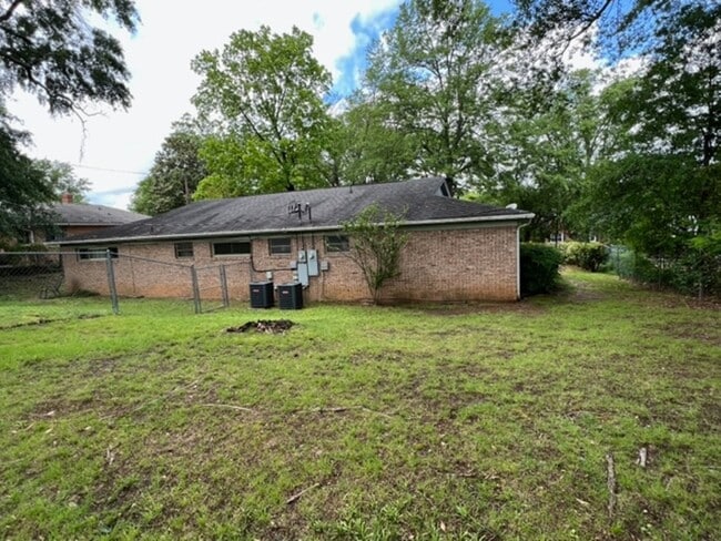 Building Photo - So Close to Downtown Greenville - this VER...