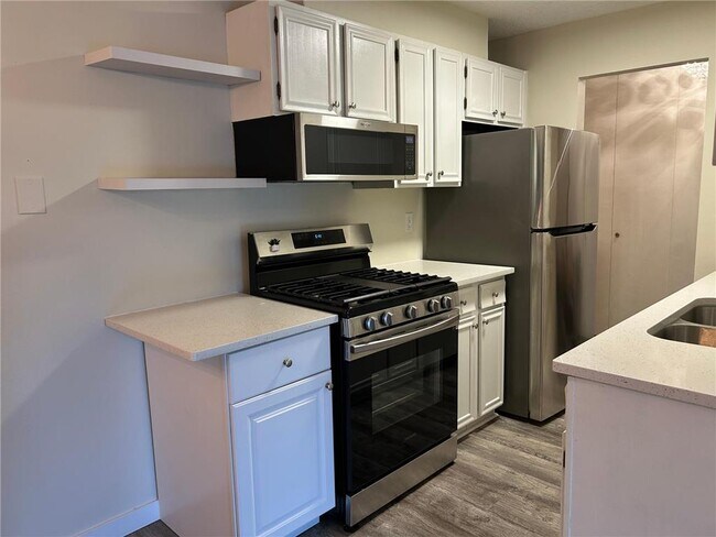 Primary Photo - 4820 Park Commons Dr