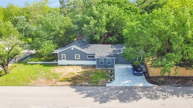 Building Photo - 544 N Elm Ave