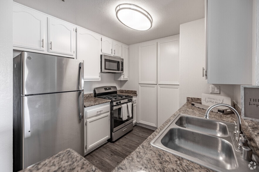 Primary Photo - Paramount Terrace Apartments