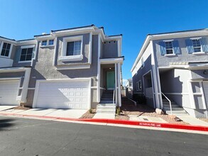 Building Photo - 3 BEDROOM & 2.5 BATH TOWNHOME LOCATED IN GREEN VALLEY  HENDERSON