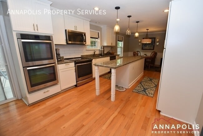 Building Photo - 552 Benforest Dr