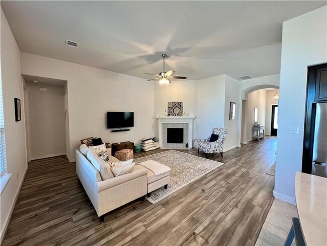 Building Photo - HONEY STOP THE CAR!!!!  Siena Subdivision/ 4 bedroom/Single Story/Round Rock / Hutto ISD