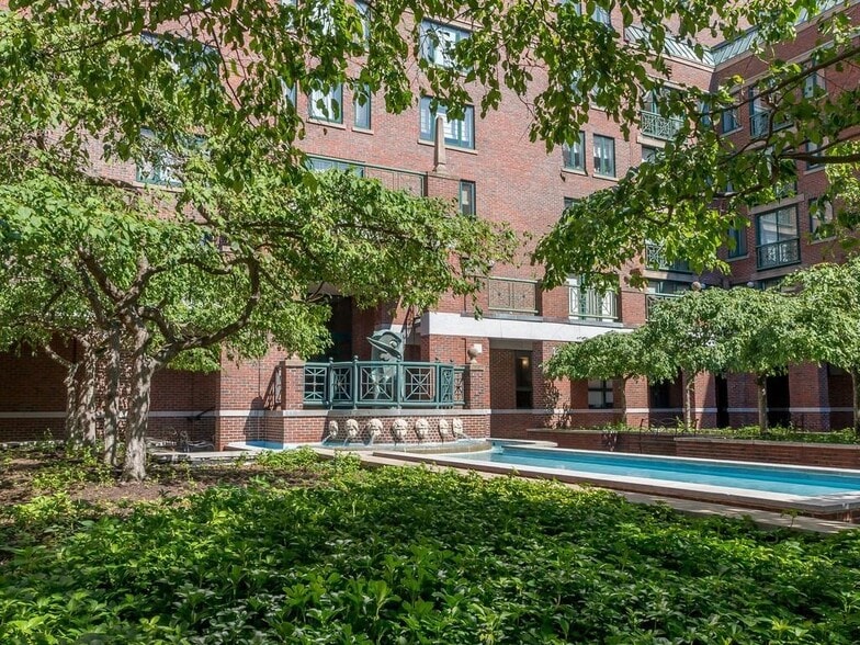 Building Photo - 10 Rogers St