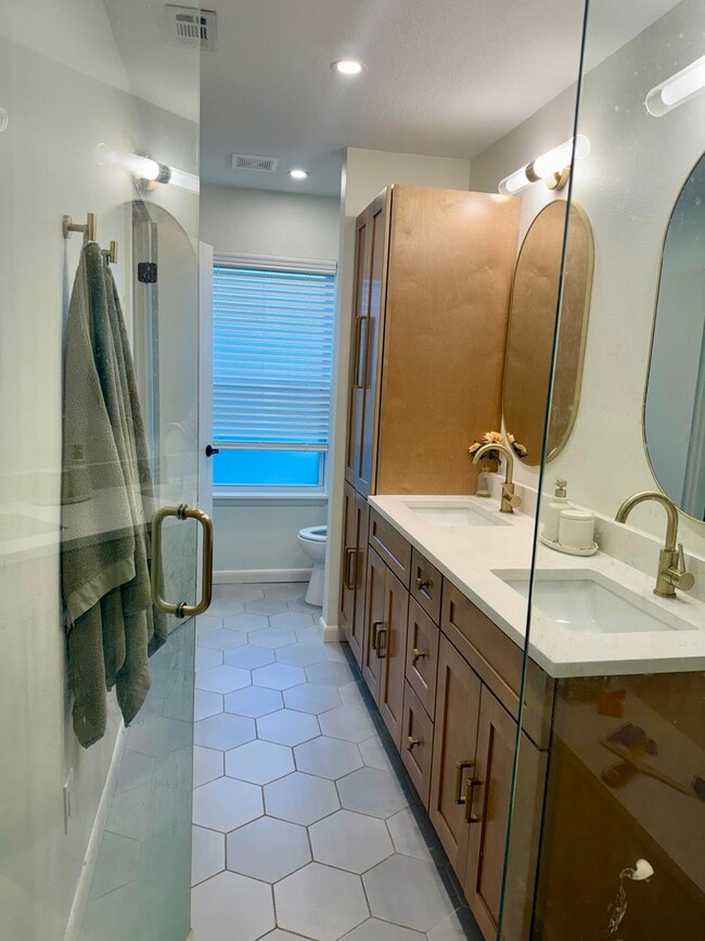 Building Photo - 350 Sailfish Dr