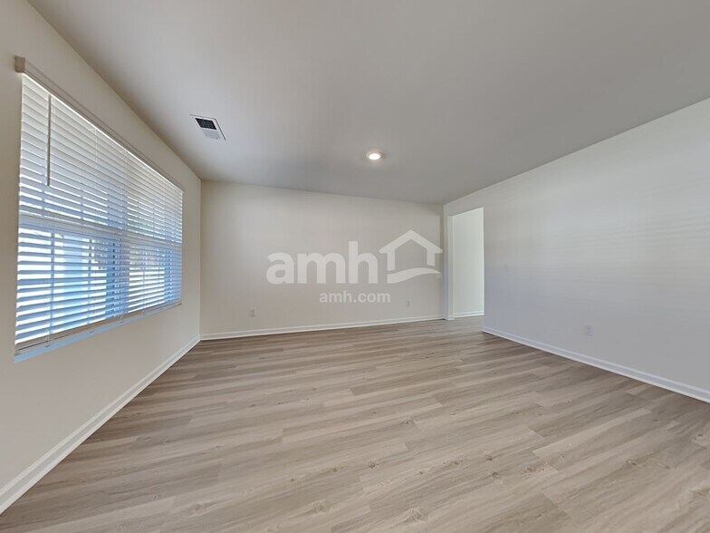 Building Photo - 1316 John Swann St