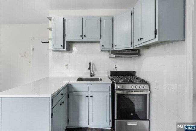 Building Photo - 676 Chestnut St