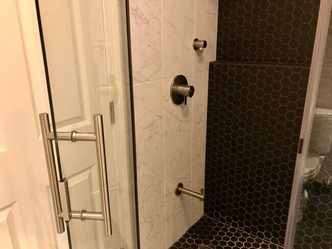 Building Photo - Ideal Location. .. Walk to Bart, Costco, S...