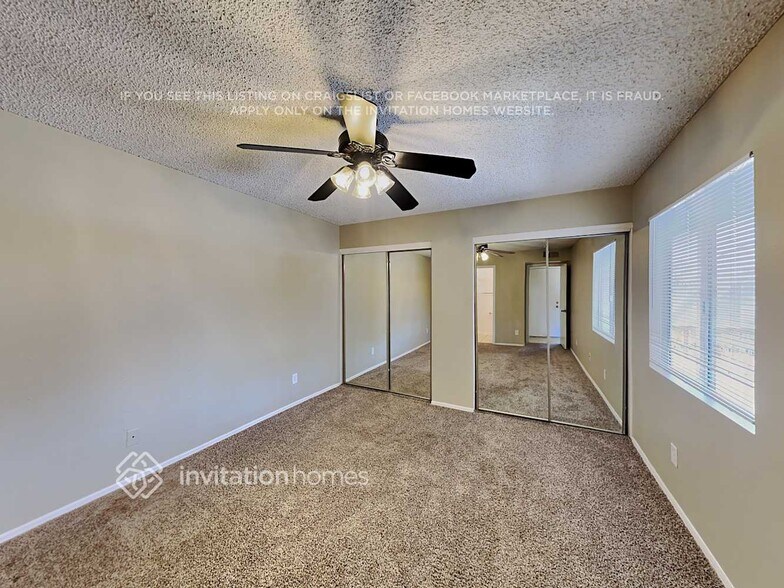 Building Photo - 1102 E Utopia Rd