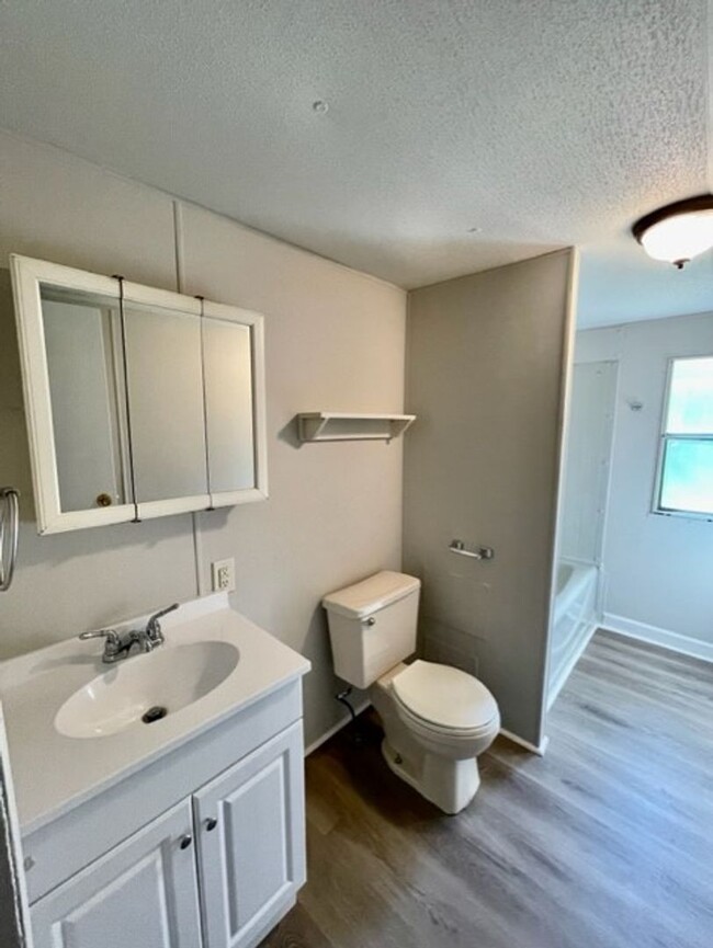 Building Photo - Adorable 2 bedroom 2 bath Mobile Home loca...
