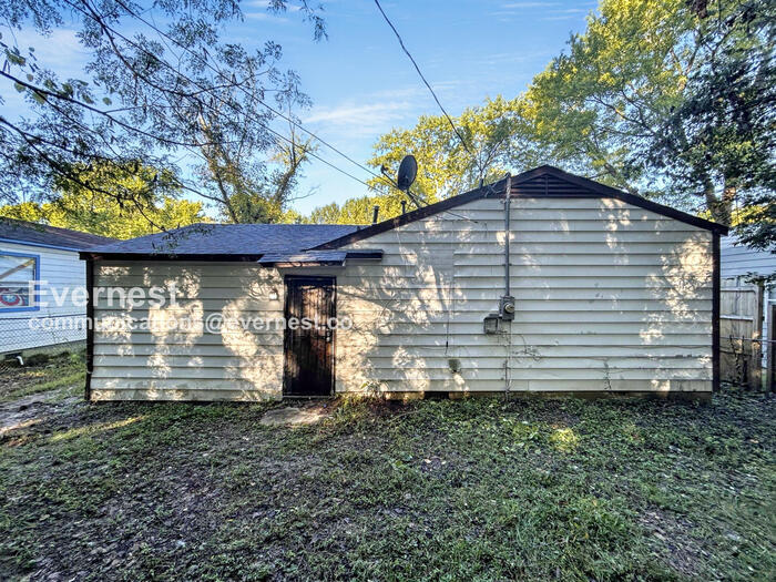Building Photo - 4620 Sunnybrook St