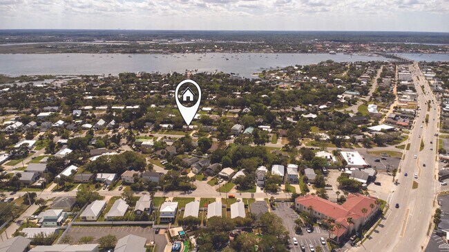 Building Photo - Davis Shores 3/2 Single Family Home