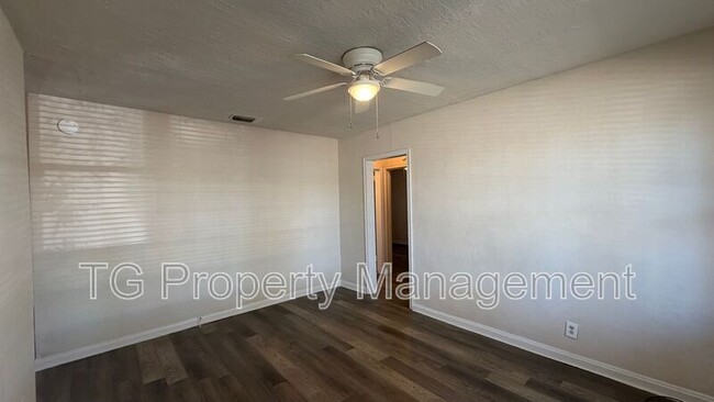 Building Photo - 1162 W 13th St