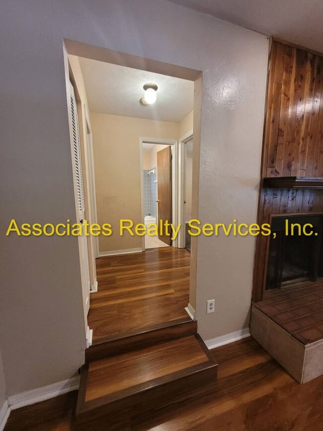 Building Photo - MOVE IN SPEACIAL! Cute Home In Deer Run, 3...