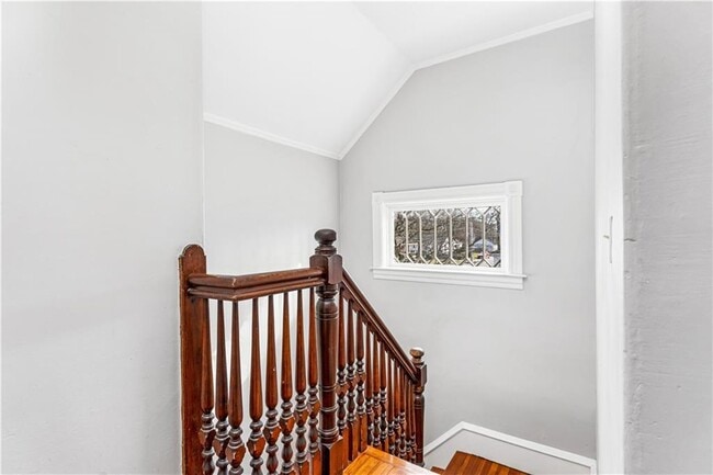 Building Photo - 9 Linden Ave