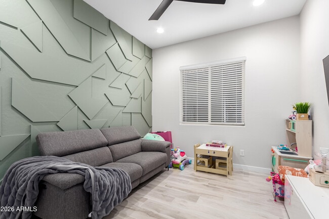 Building Photo - 2034 W Sleepy Ranch Rd