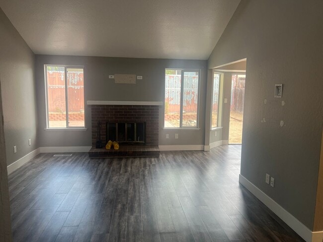 Building Photo - Three Bedroom, Two Bathroom Single Family ...