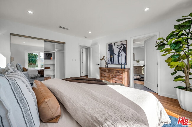 Building Photo - 616 W Ellis Ave