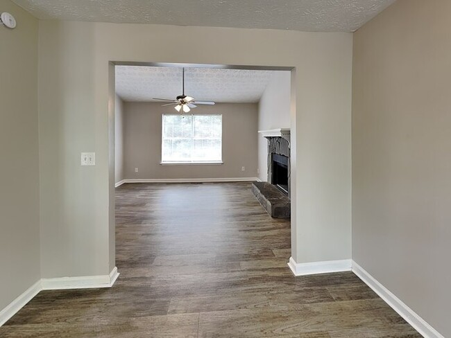 Building Photo - Move-In Ready Home with Bonus Rooms and La...