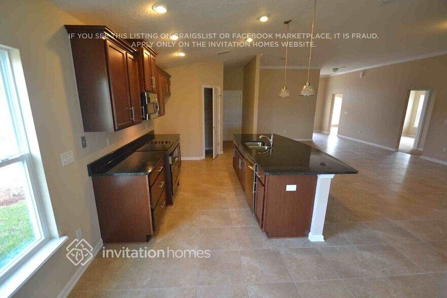 Building Photo - 313 N Bellagio Dr