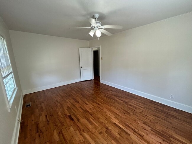 Building Photo - Cozy Cottage 2/1 House in South Rome- $995