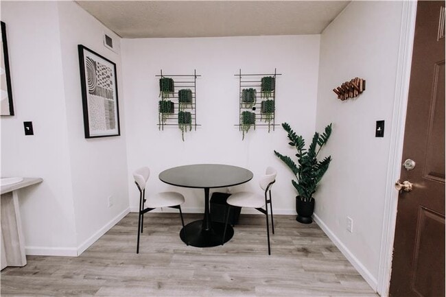 Building Photo - 1930 Independence Rd