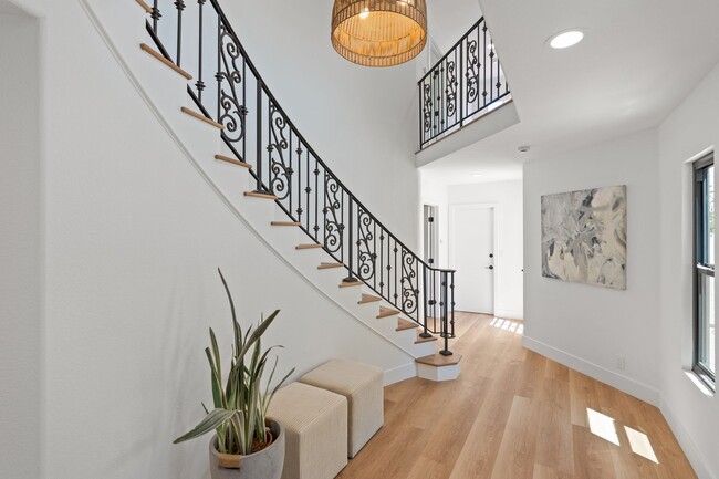 Building Photo - 6803 El Fuerte St