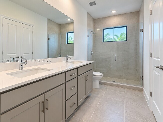 Building Photo - 10755 Wilgrove 10755