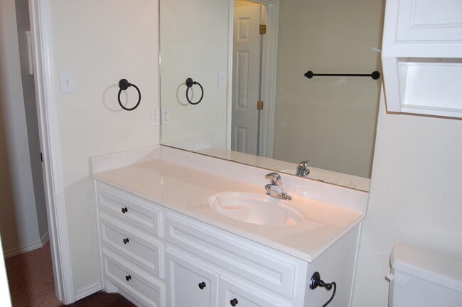 Building Photo - Stylish 3/2/2 Home with Fireplace and Cove...