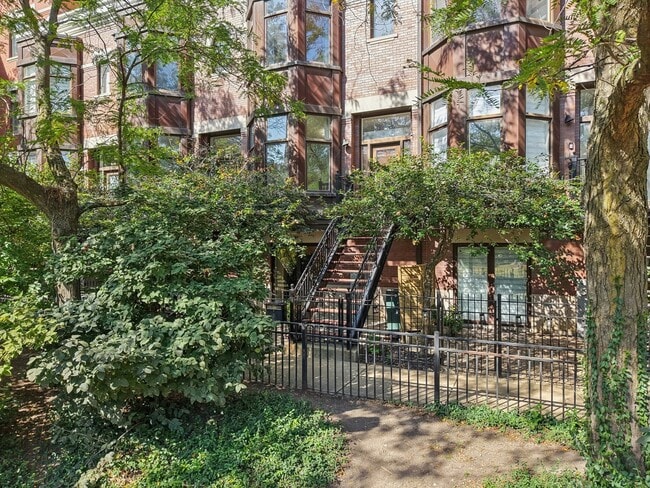 Primary Photo - 1341 S Indiana Ave