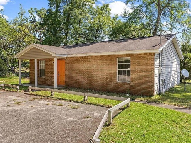 Primary Photo - 556 Gore Ave