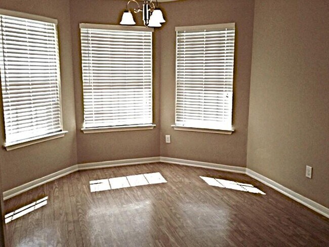 Building Photo - 823 Seabourne Meadow Dr
