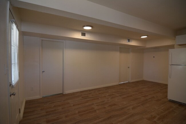 Building Photo - Remodeled 2 Bedroom 1 Bath House! (Back Unit) Central Tucson Location!