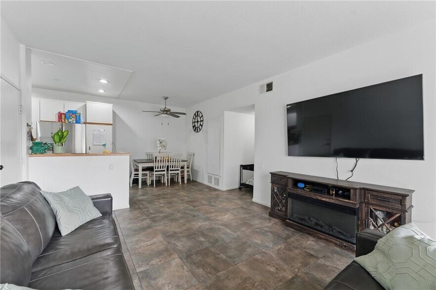 Building Photo - 27645 Susan Beth Way