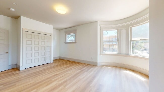 Building Photo - 2 Bedroom Brand New Upstairs Berkeley Unit!