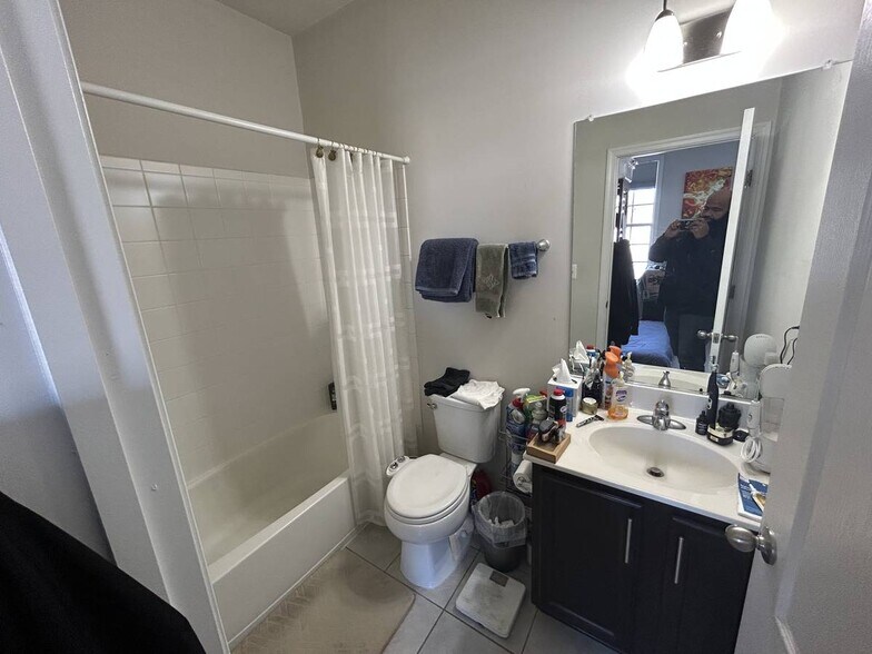 Building Photo - 8203 Hollow Ct