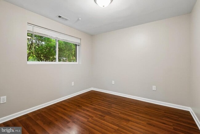 Building Photo - 10737 Kitchener Ct