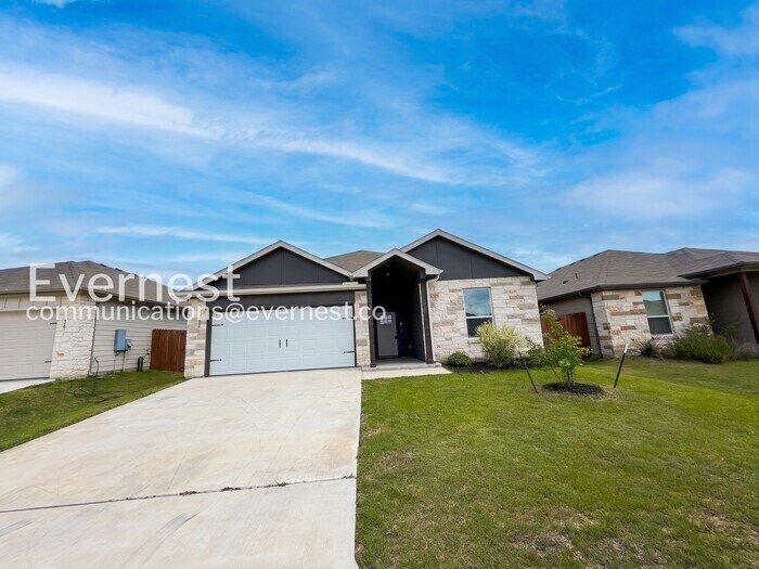 Building Photo - 2231 Hornbeam St