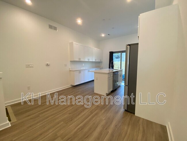 Building Photo - 976 N 45th St